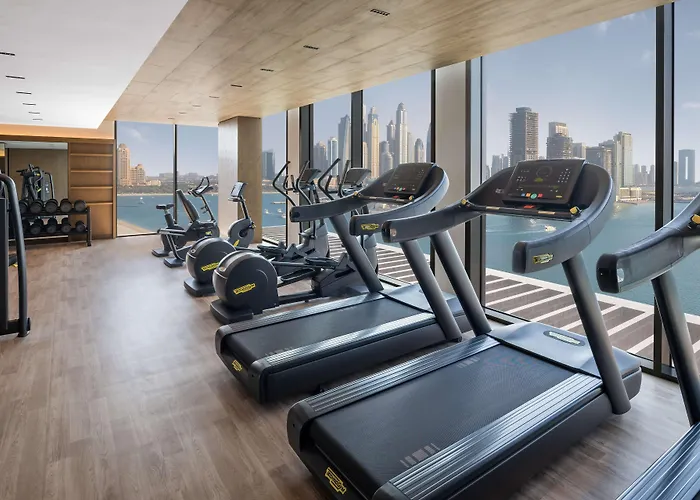 4-Star Radisson Beach Resort Palm Jumeirah Dubai • Spa Salon & Poolside Bar